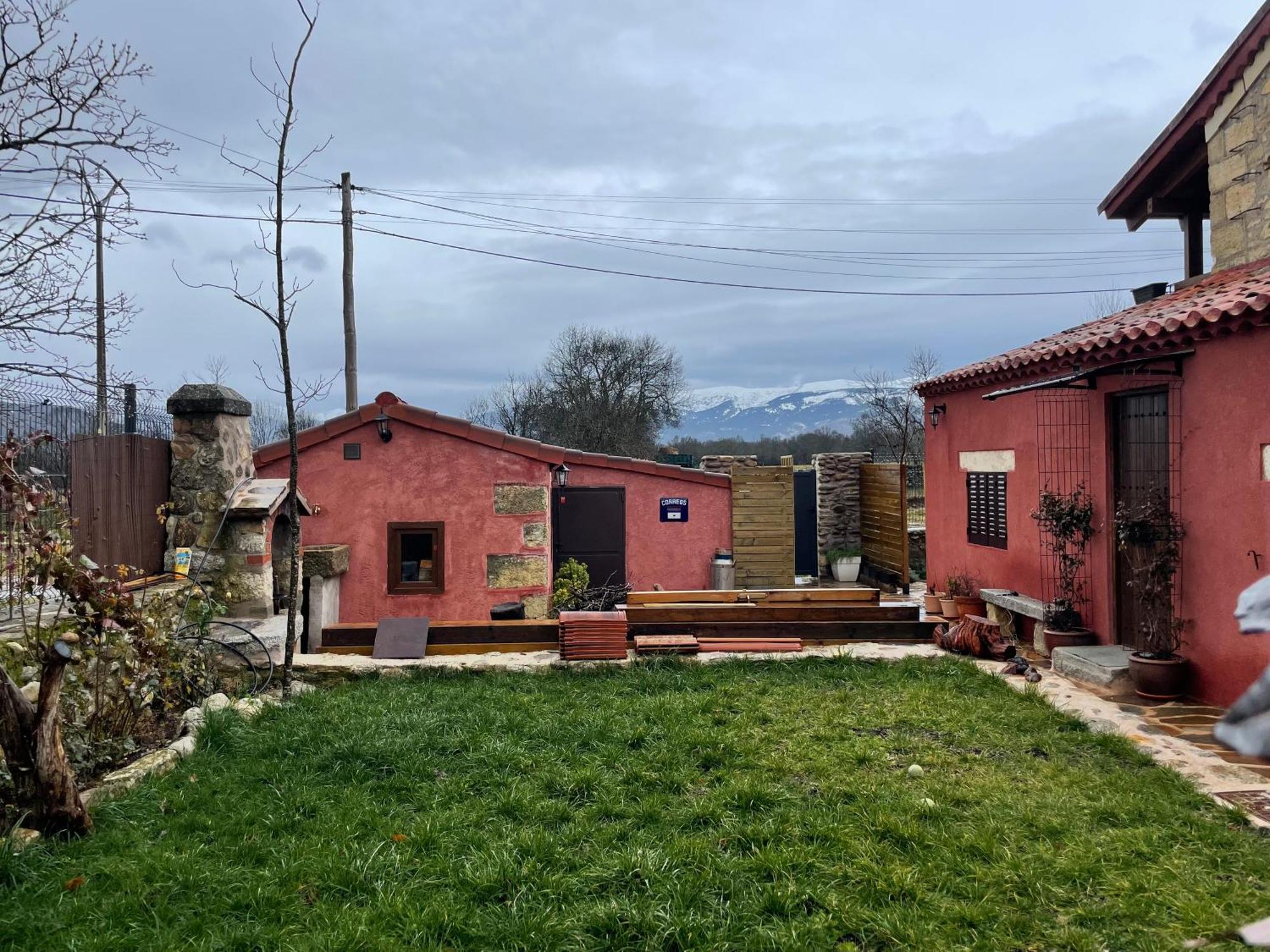 La Casa Del Cantero Pinilla del Valle Luaran gambar