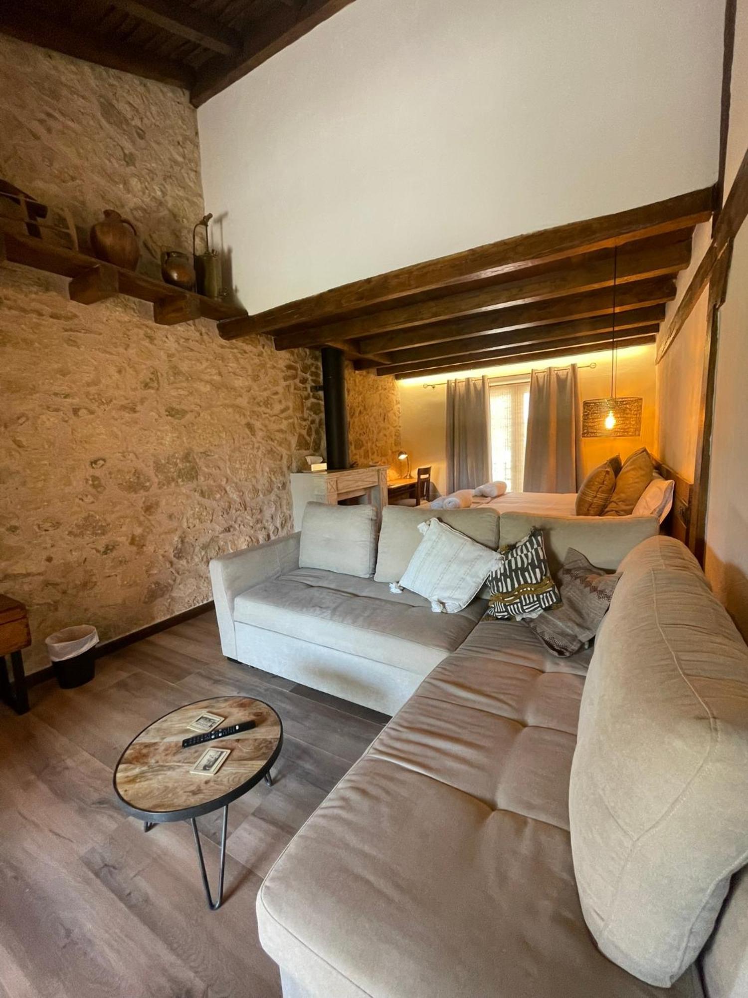 La Casa Del Cantero Pinilla del Valle Luaran gambar